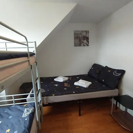 Duplex With Garden Apartmán