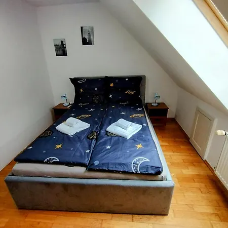 Duplex With Garden Apartmán