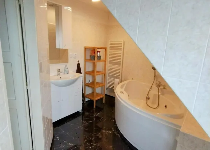 Duplex With Garden * براغ